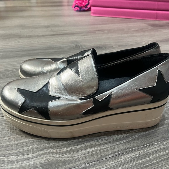 Stella McCartney Silver/Black Faux Leather Binx Star Slip On Sneakers Size 11 - Picture 3 of 8